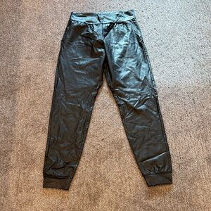 Commando Black Capris